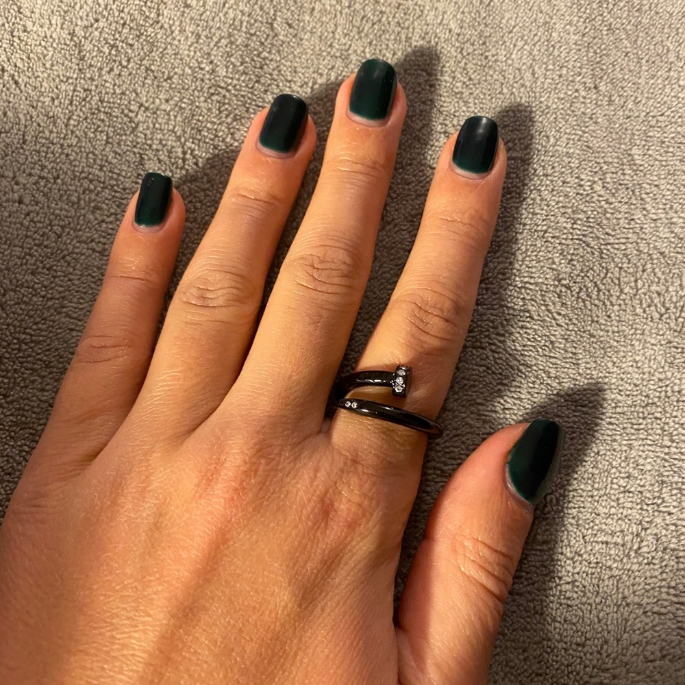 Nail ring with stones